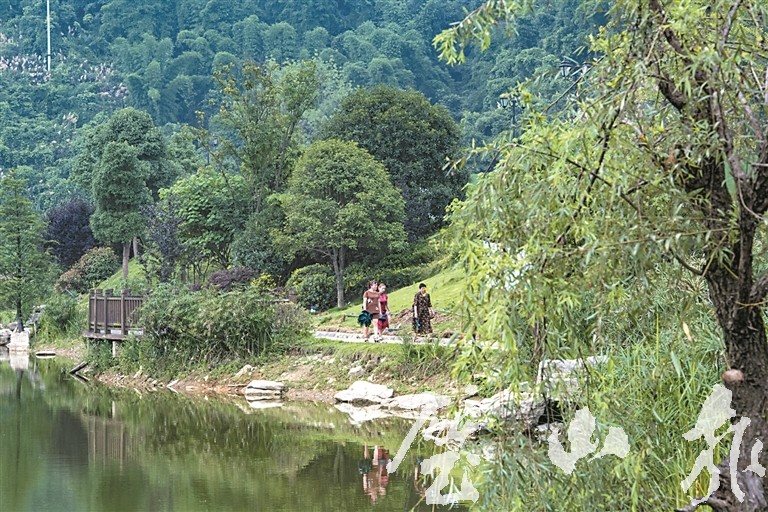 水天池      水天池风景区位于璧城街道天池村,气温比山下低3至5