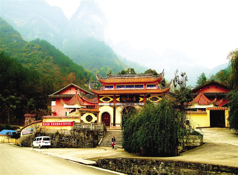 香山寺留墨宝 八角庙遗趣联