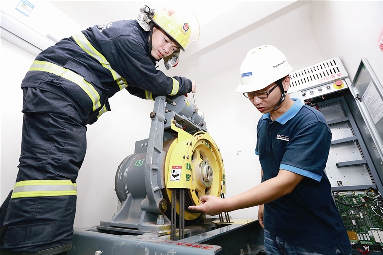 宇騰消防及電梯維保單位成員開展了消防聯動系統大